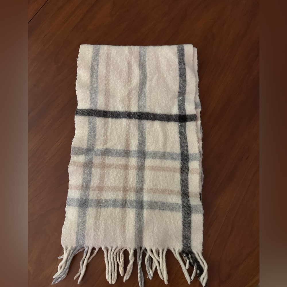 Elegant Cream and Gray Plaid Scarf